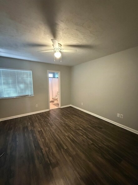 Foto del edificio - 3213 Mound Dr