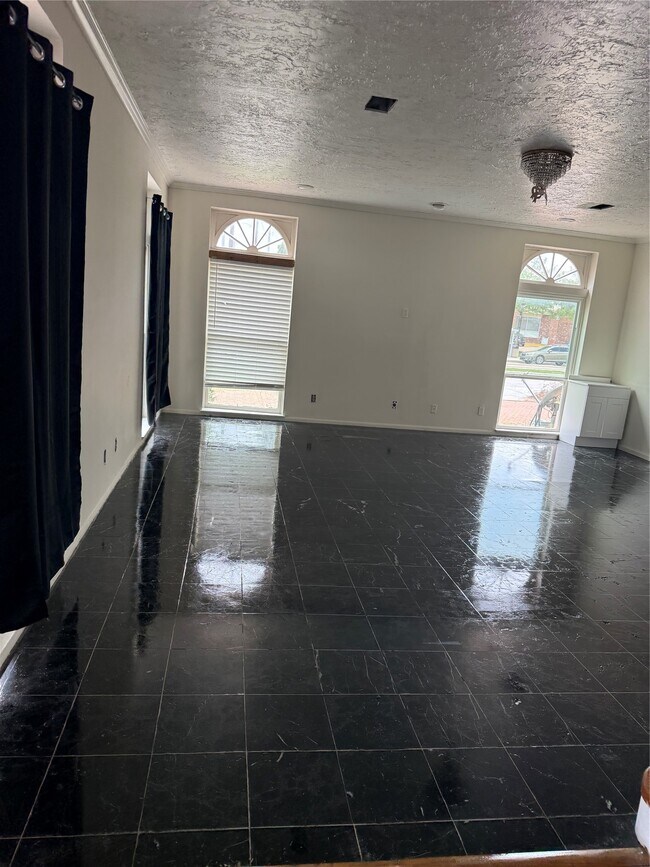 Building Photo - 8528 Beechnut St