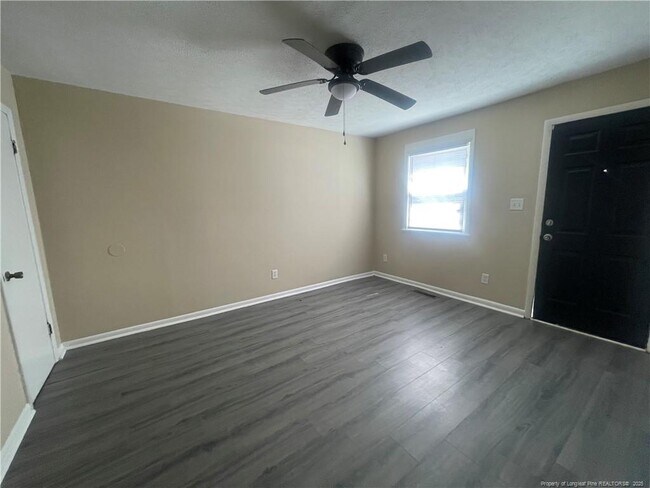 Foto del edificio - 4953 Fieldcrest Dr