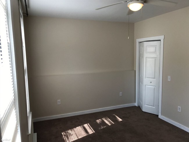 Foto del edificio - 421 Defiance Ave