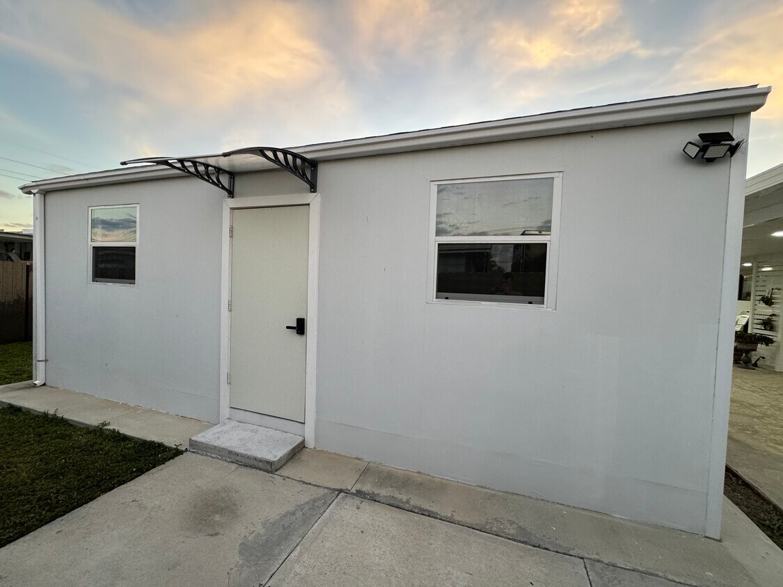 Primary Photo - 3236 NW 180th St