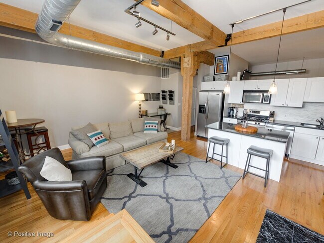 Foto del edificio - 1344 W Madison St