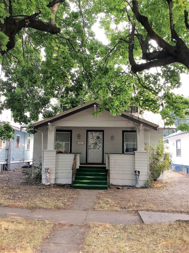 Primary Photo - 1305 8th St - INTERIOR PHOTOS COMING SOON!