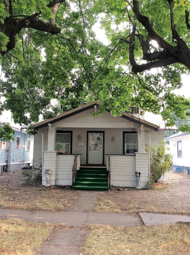 Building Photo - 1305 8th St