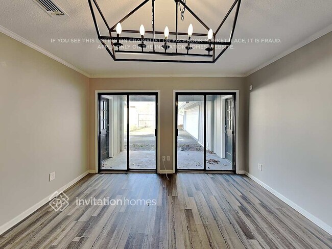 Foto del edificio - 5388 Golfcrest Cir