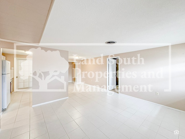 Building Photo - 2126 Smithfield Pl