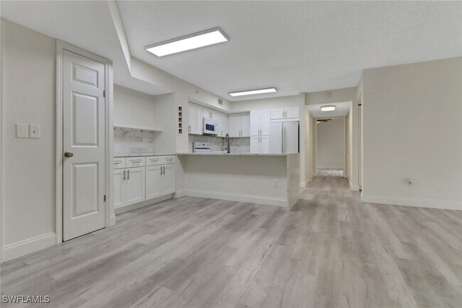 Foto del edificio - 1220 Wildwood Lakes Blvd