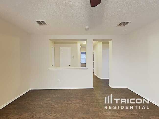Building Photo - 910 Pryor Dr