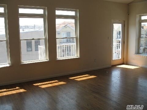 Foto del edificio - 220 Beach 100th St