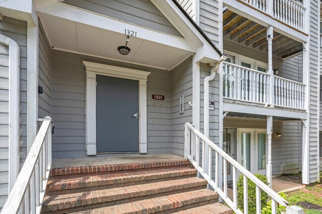 Building Photo - 1321 Park Glen Dr