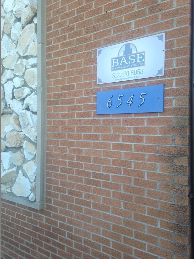 Fachada foto 1 - 6547 W 111th St