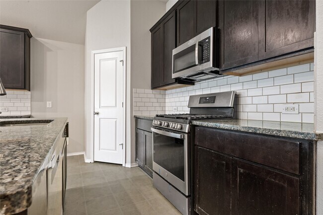 Foto del edificio - 8910 Hartford River Ln