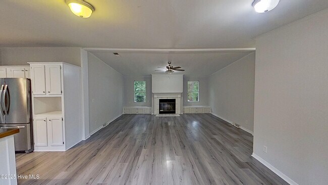 Foto del edificio - 20 Deer Ridge Dr W