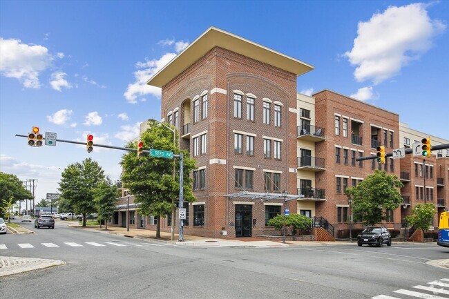 Building Photo - 181 E Reed Ave