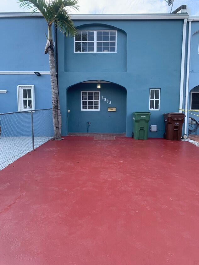Foto principal - 6988 W 17th Ct