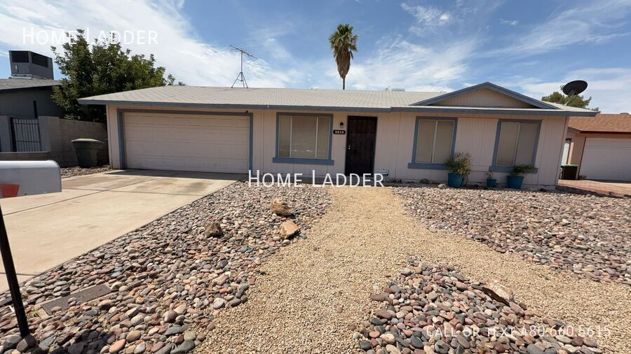 Foto principal - 3213 E Hartford Ave