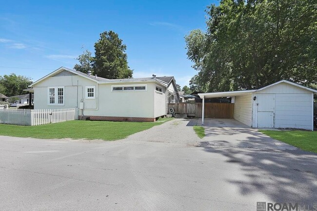 Foto del edificio - 1408 Stephens Ave