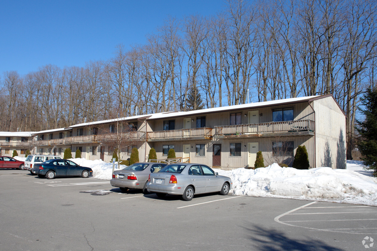 Primary Photo - Halfmoon Court Apartments