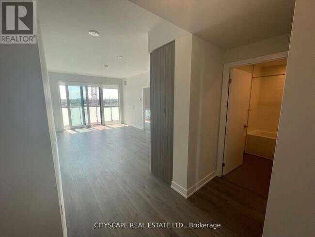 Photo du bâtiment - 4130-4130 Parkside Village Dr