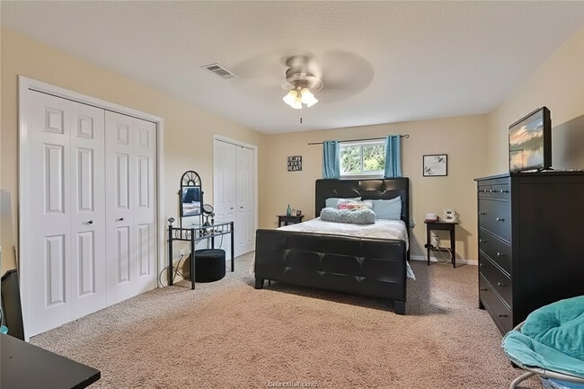 Upstairs Room #1. 2 Walk In Closets. - 604 Avondale Ave