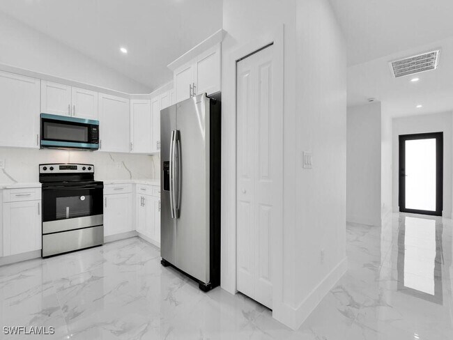 Foto del edificio - 4738-4740 Douglas Ln
