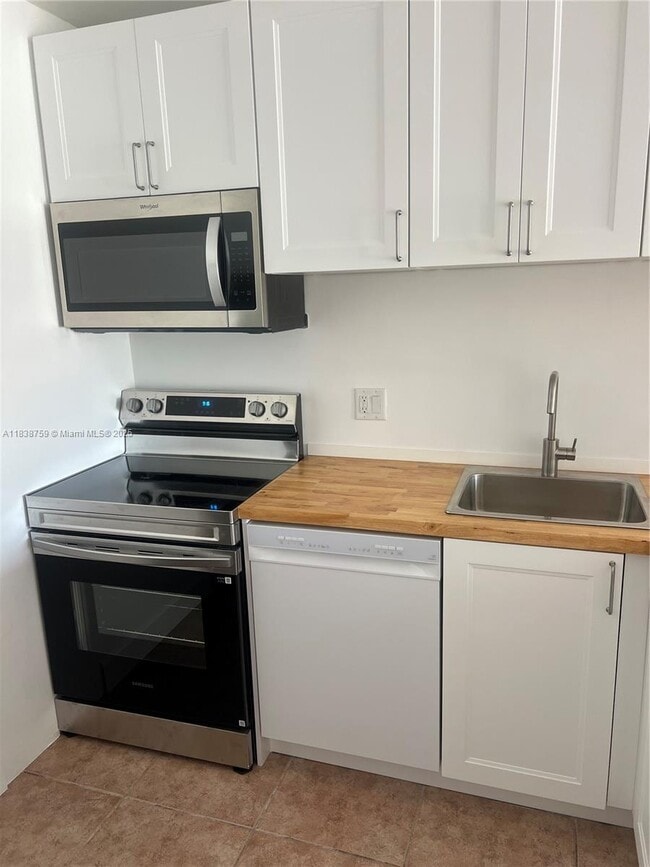 Building Photo - 1455 N Treasure Dr