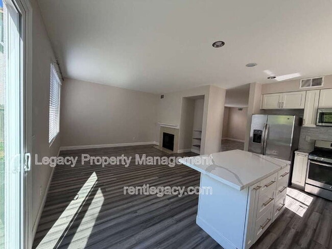 Building Photo - 4010 Hiller Ln