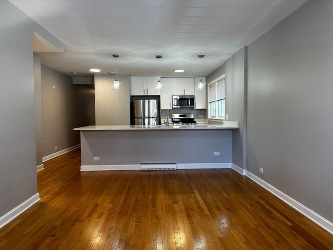 Foto del edificio - Spacious 2 Bed, 1 Bath, Plus Den/Office in...