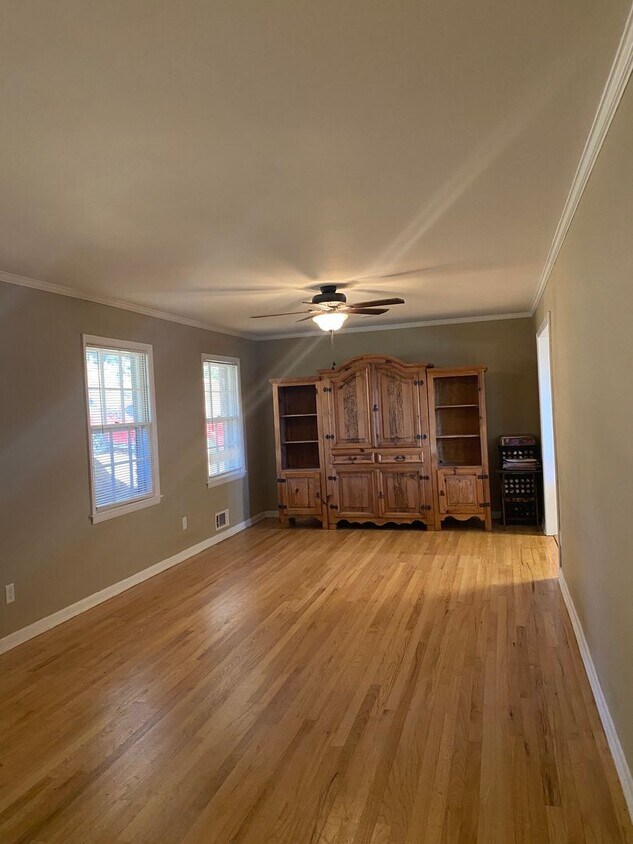 Primary Photo - Beautiful home in Forest Heights!
