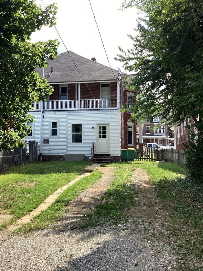 Building Photo - 29-31 Garber St