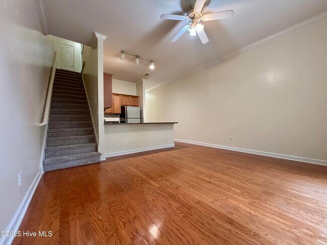 Foto del edificio - 1617 Shoreline Pl