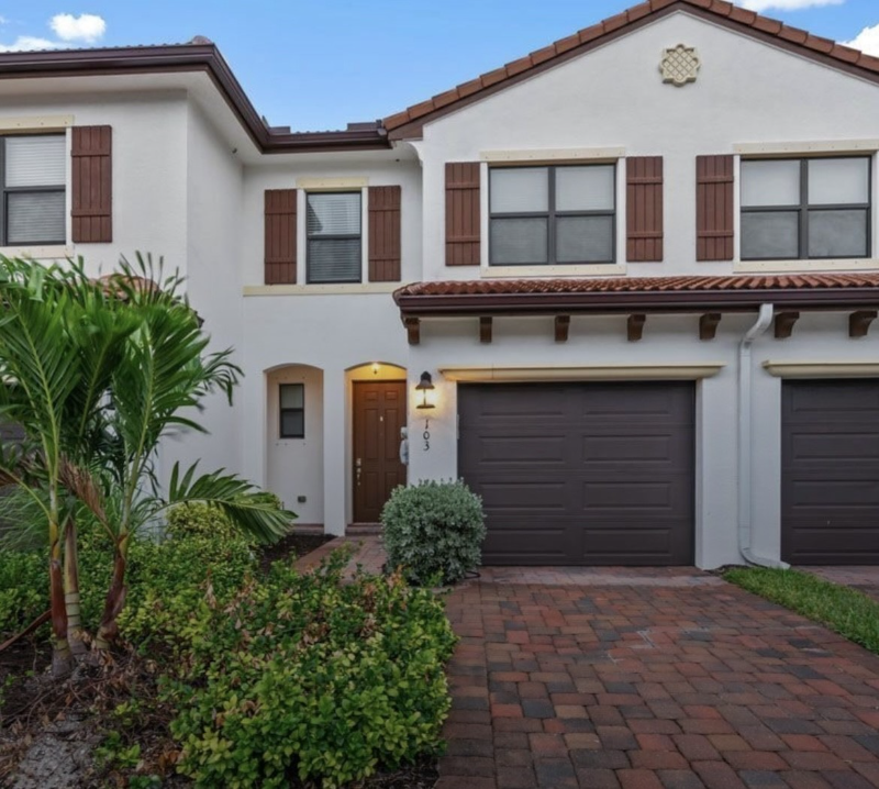 Foto principal - 15850 Portofino Springs Blvd