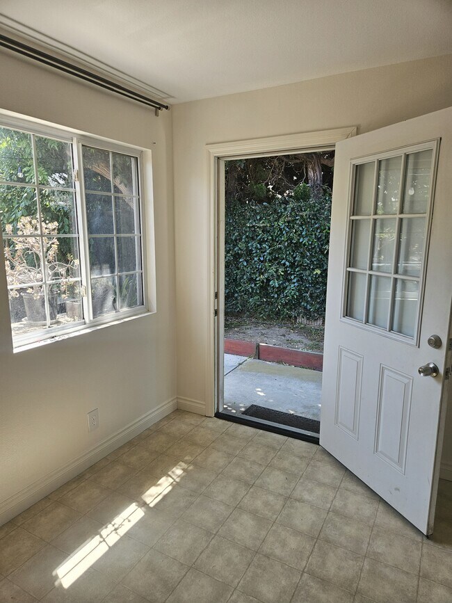 Foto del edificio - 5262 Cambridge Ave