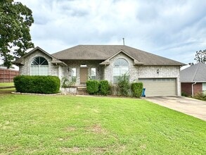 Building Photo - 1713 Red Bud Ln