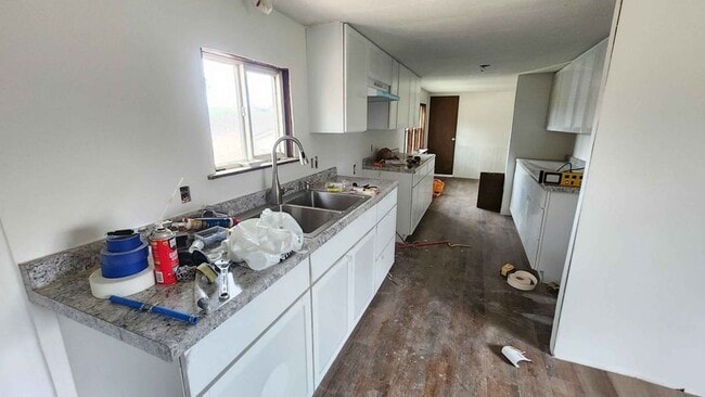 Building Photo - 3+ Bed Home Available with Garage