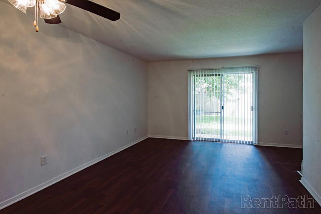 Living Room - Fort Bayou Apartments