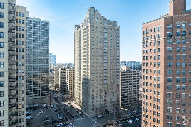 Building Photo - Kenwood Condo