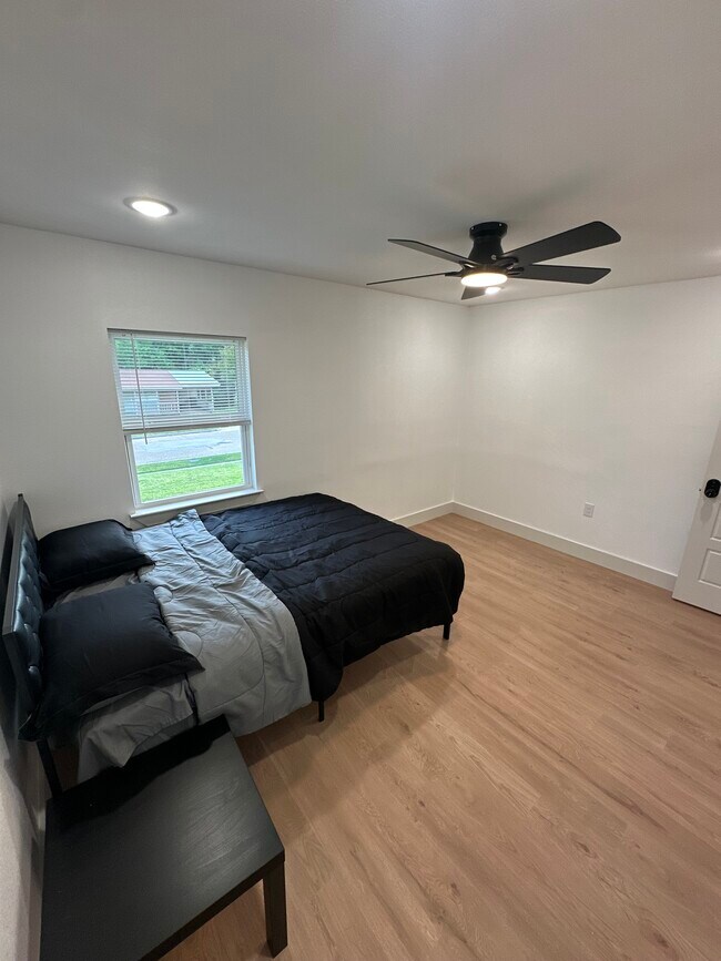 Foto del edificio - 1219 Adelaide Dr