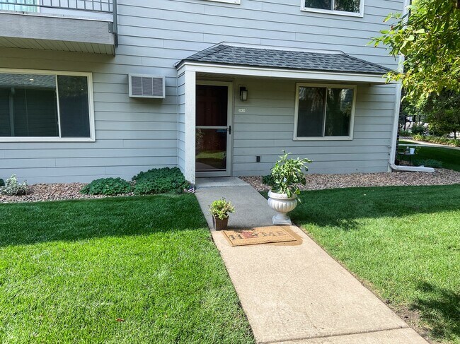 Building Photo - 2130 Ridge Dr