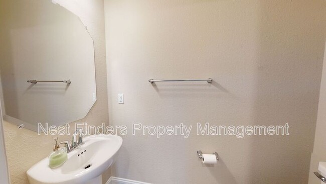 Foto del edificio - 201 Silver Creek Pl