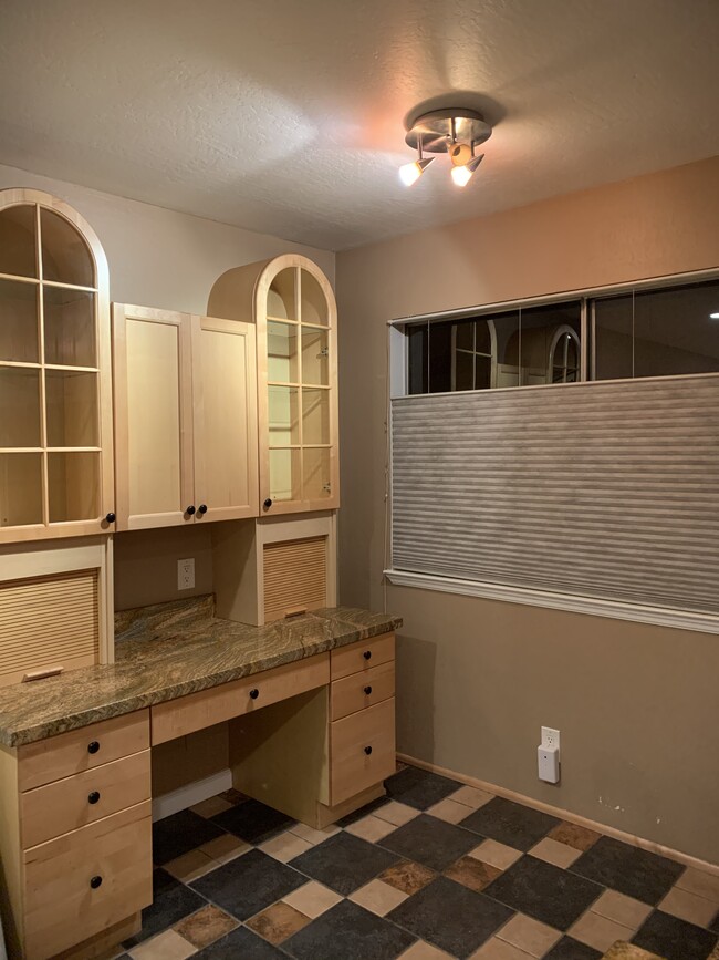 Desk - 360 N 1st St