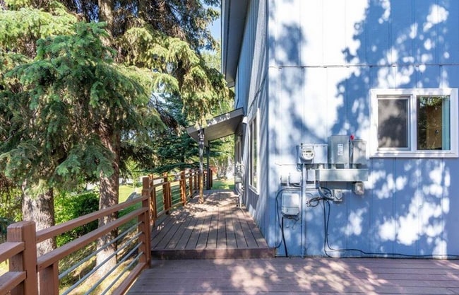 Building Photo - Must See! Spacious 3 Bedroom SW Anchorage