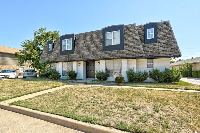 Building Photo - NEWLY REMODELED 1 Bed 1 Bath 1 Mile West from Campus