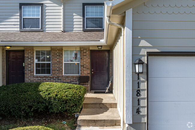 Building Photo - Grand Vue Townhomes