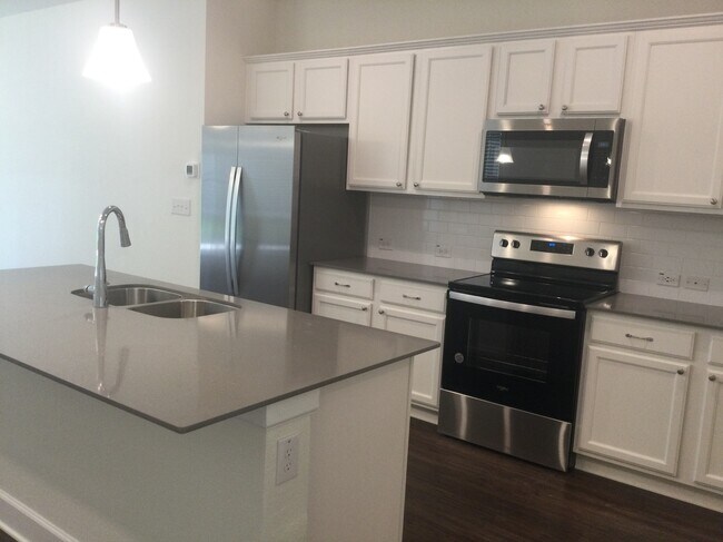 Building Photo - 29542 Cedar Waxwing Dr
