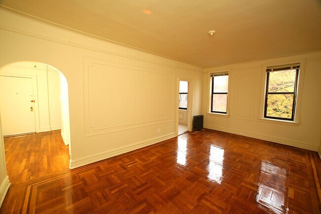 Foto del edificio - 2411 E 3rd St