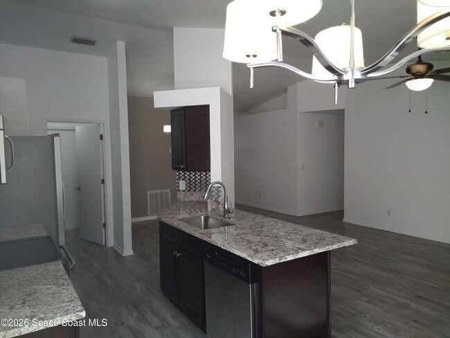 Building Photo - 3619 Egret Dr