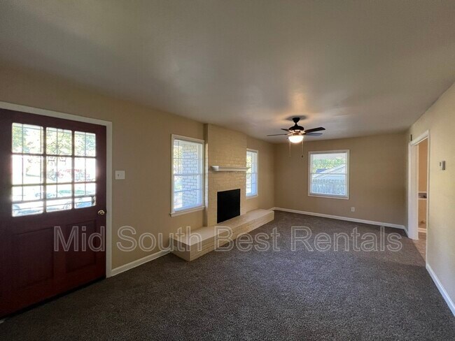 Foto del edificio - 1689 Martha Dr