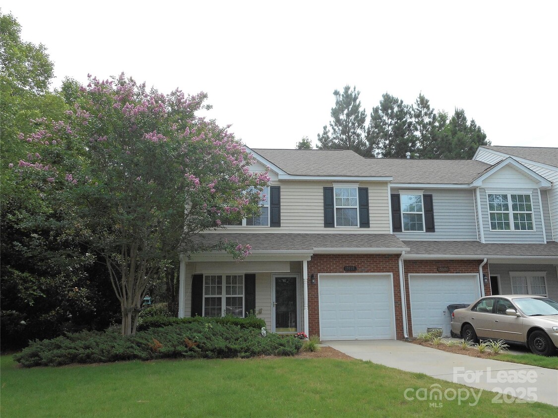 Foto principal - 15519 Stronvar House Ln