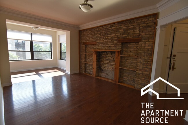 Foto del edificio - 3802 N Pine Grove Ave